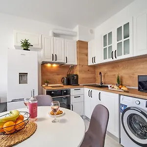Apartment Cozy With Balcony On The Black Sea- Part Of The Family 'vicki, Varna